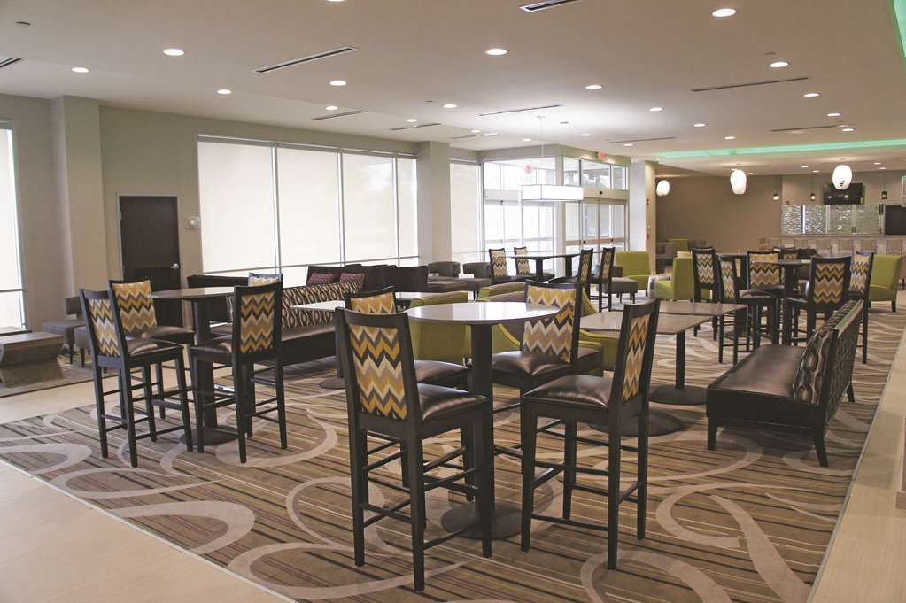 La Quinta By Wyndham Mcallen Convention Center Удобства фото