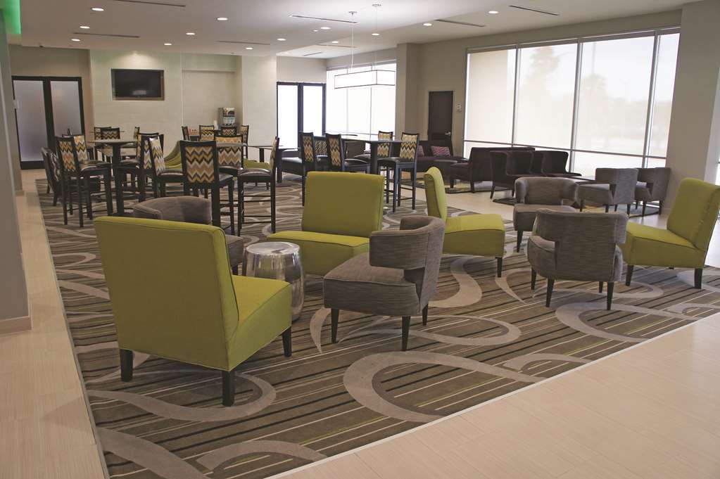 La Quinta By Wyndham Mcallen Convention Center Интерьер фото