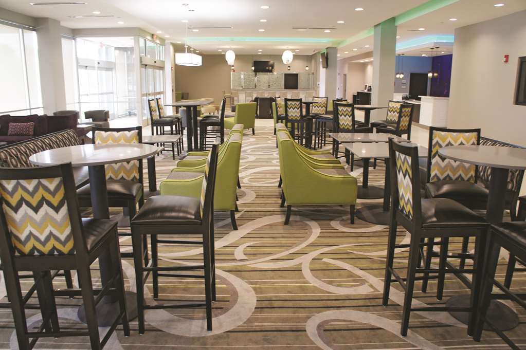 La Quinta By Wyndham Mcallen Convention Center Интерьер фото